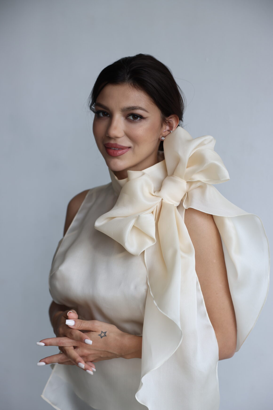 Элина Жгенти о влияние неразумных покупок на вашу жизнь: почему обучение важнее одежды.