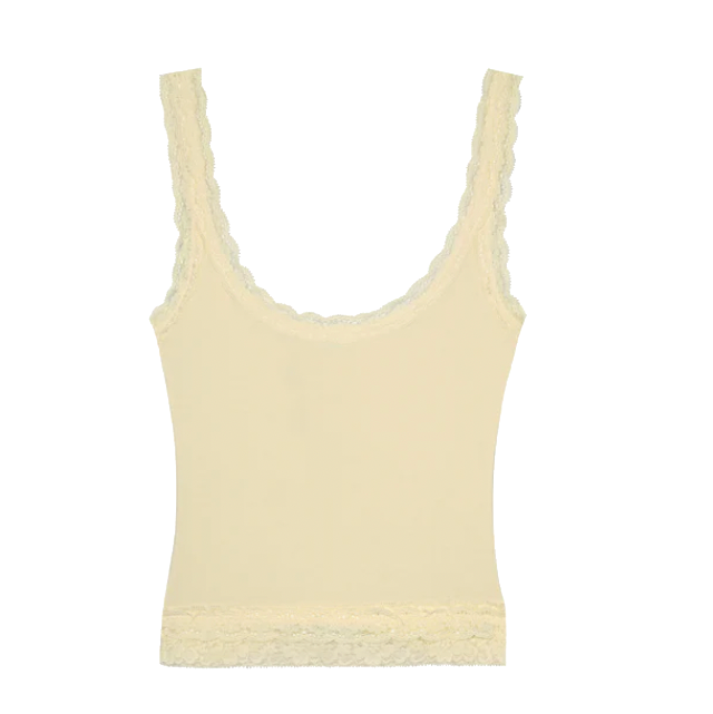 Лаконичные топы, которые можно носить куда угодно: 13 универсальных моделей