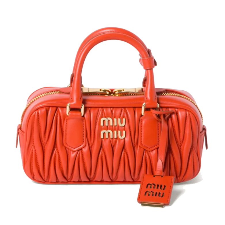 На острие: самые трендовые сумки сезона