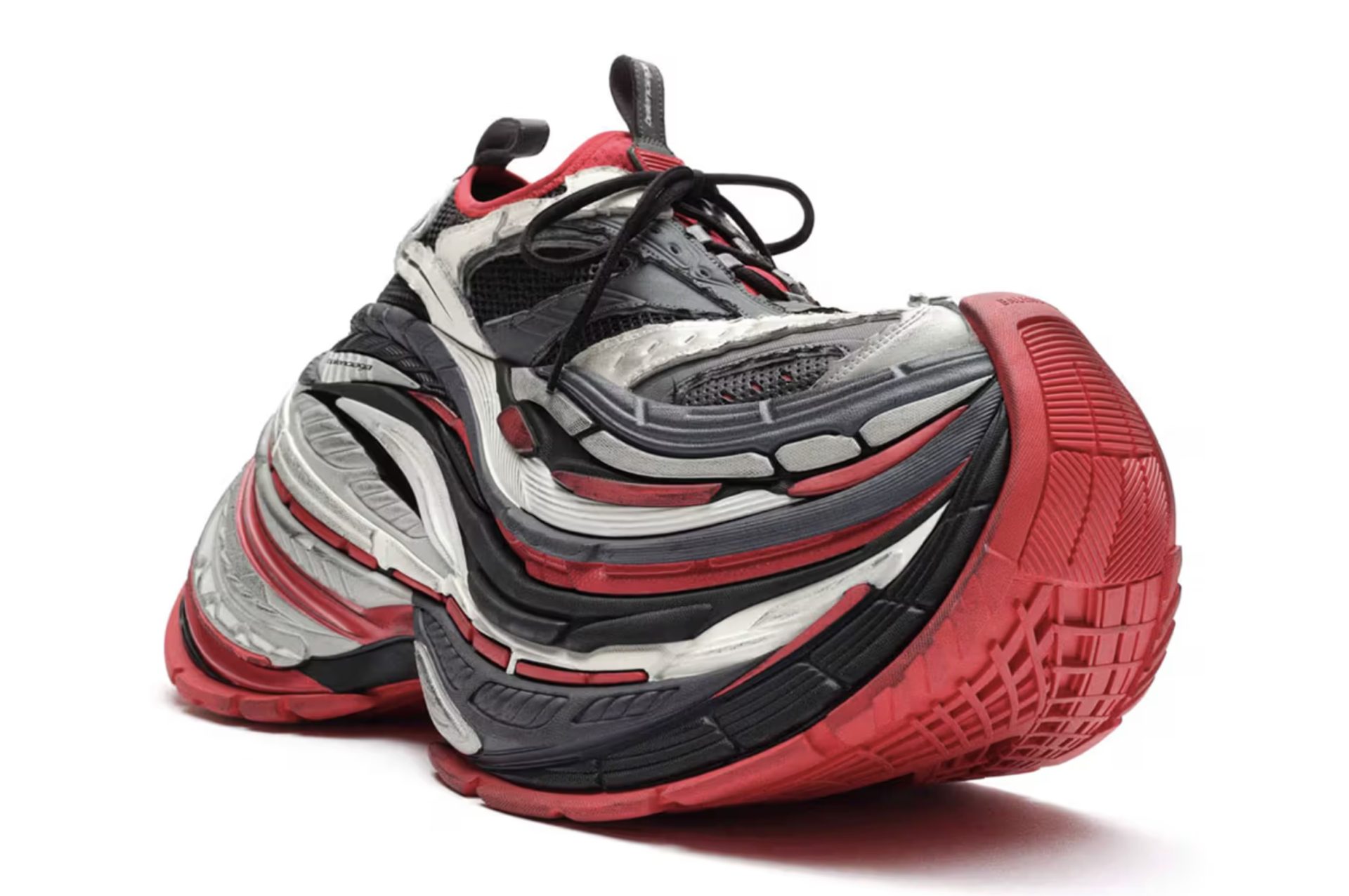 На высоте: новые кроссовки Balenciaga Platform Sneaker на внушительной платформе