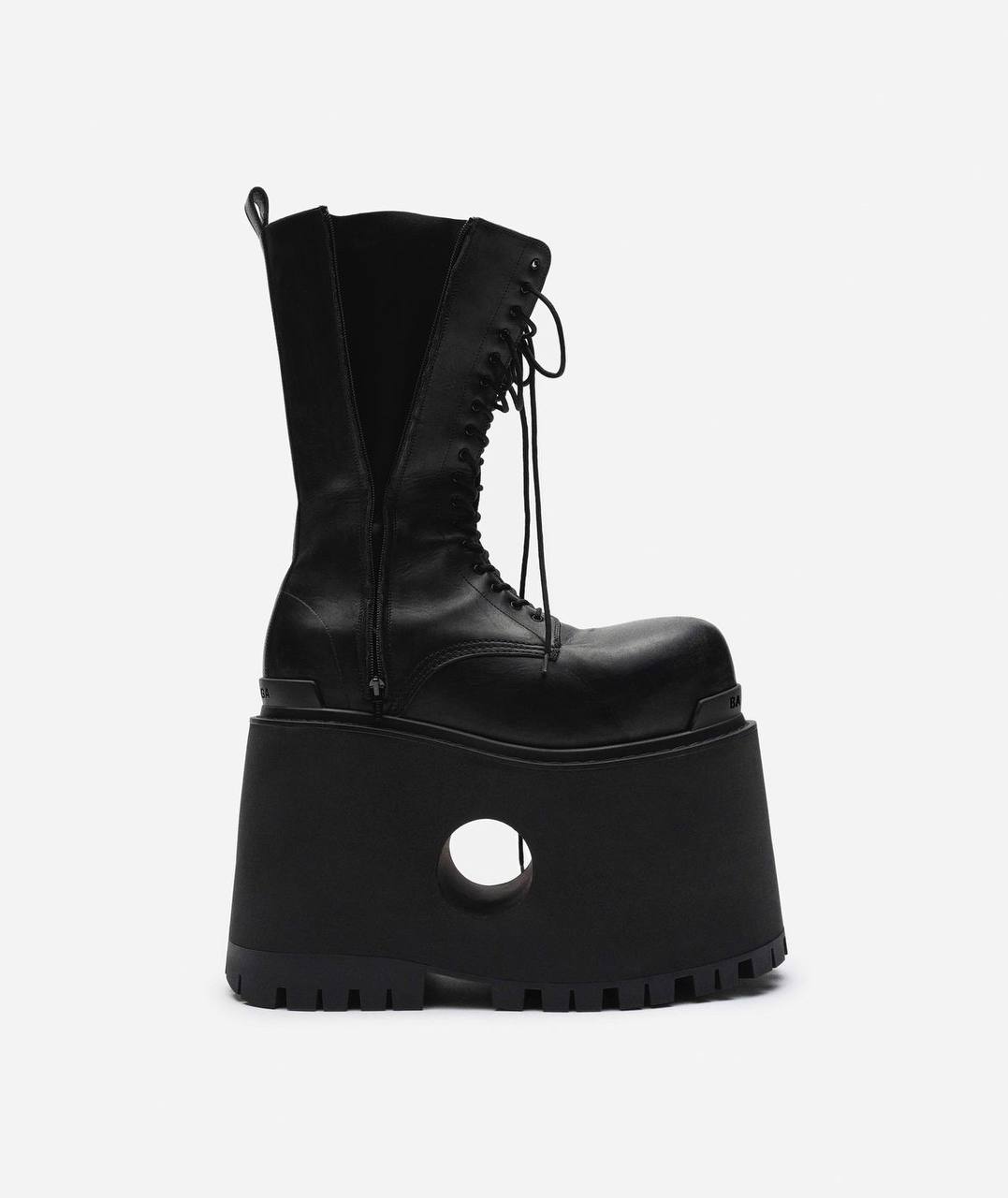 На высоте: новые кроссовки Balenciaga Platform Sneaker на внушительной платформе