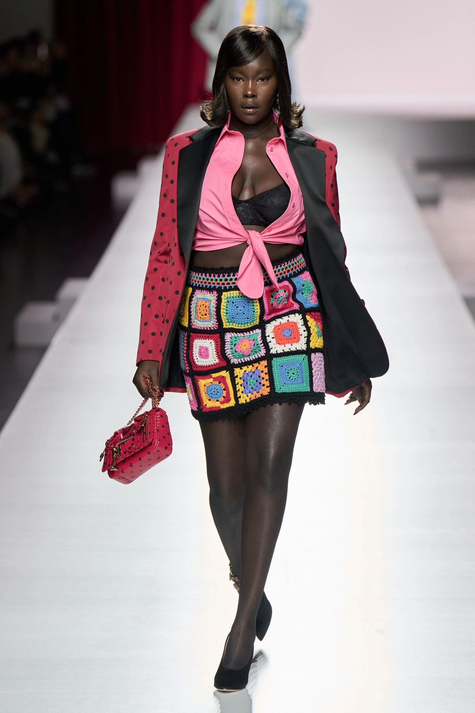 Moschino весна-лето 2024. фото: GoRunway