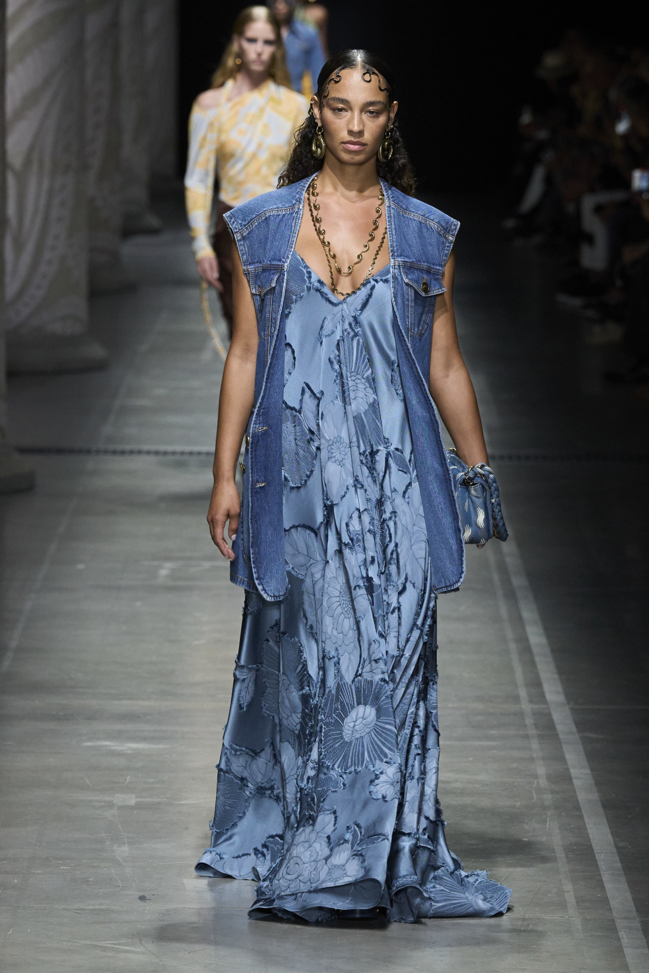 Летом вам просто необходим жилет в стиле бохо