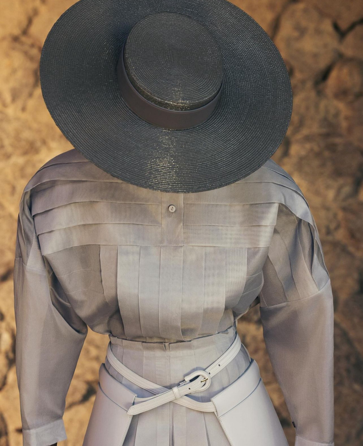 Шляпы-канотье, вдохновение Гауди и бахрома: круизная коллекция Louis Vuitton