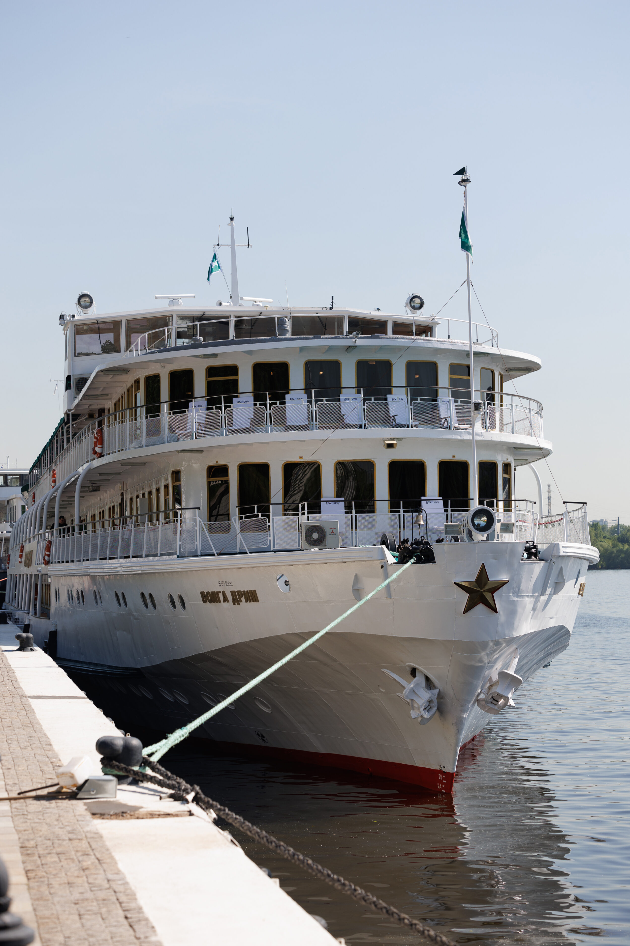 Ювелирный дом EIRINE и бренд одежды DV собрали друзей на роскошном речном круизе под девизом ART DE VIVRE.