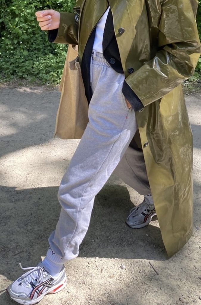 5 пар самых модных кроссовок на весну, которые стоит купить, пока они не подорожали