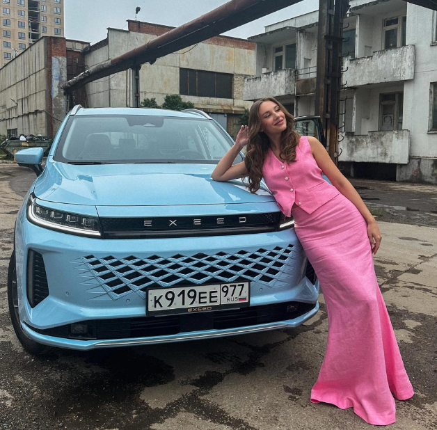 «Ищите меня на дорогах»: MIA BOYKA показала новую машину