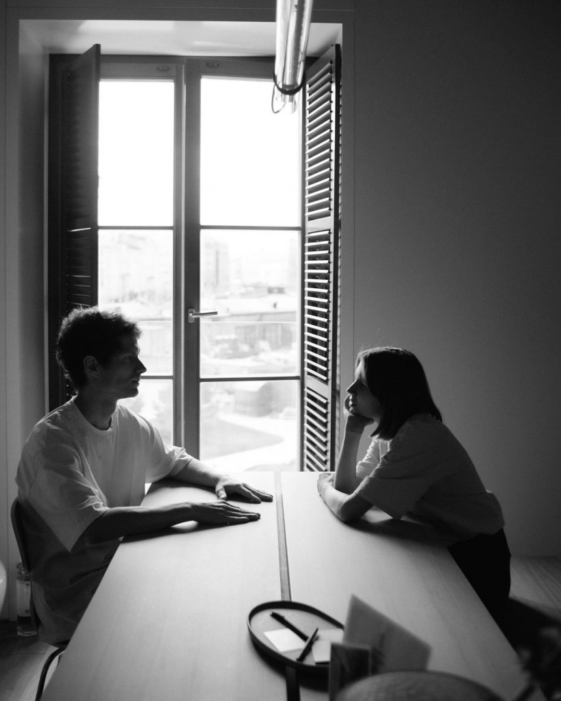 Дарья Мельникова поделилась кадрами с мужем и новорожденным ребенком