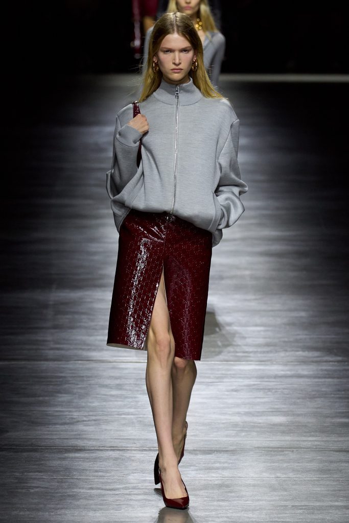 Главные fashion-тренды весны 2024 года: брюки с высокой посадкой, поло и очень короткие шорты