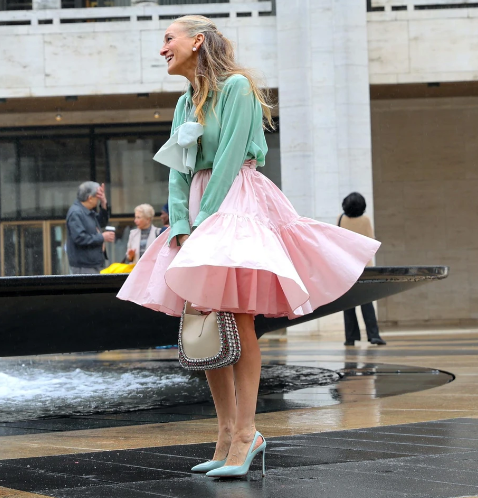 Новый дерзкий выход: Ким Кэтролл сравнили с Сарой Джессикой Паркер