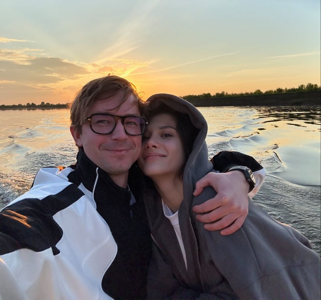 Александр Петров с женой Викторией. Фото: социальные сети