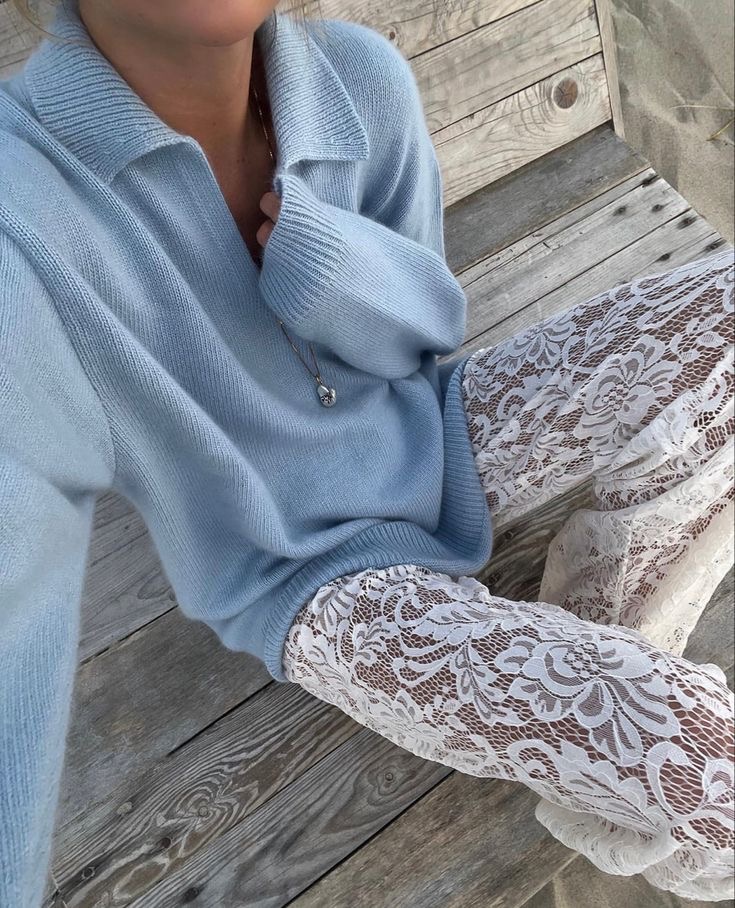 Кружевные брюки – самый нежный тренд сезона. Вот как их носят модные инфлюенсеры