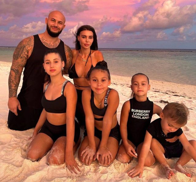 Оксана Самойлова рассказала, сколько платит детям за хорошие оценки