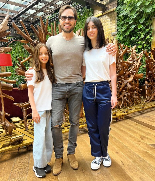 Александр Ревва показал подросших дочерей