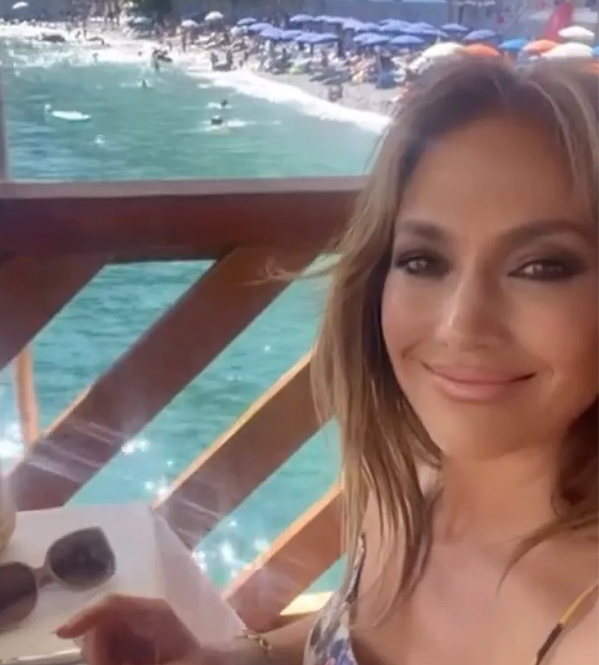 Пакует чемоданы: Дженнифер Лопес планирует путешествие на фоне слухов о разводе