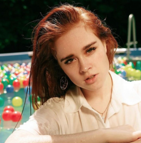 Цифра дня: Настя Рыжик перевела мошенникам 900 тысяч рублей