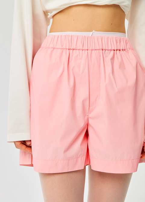 Теннискор – большой тренд сезона. Где найти вещи в этом стиле?