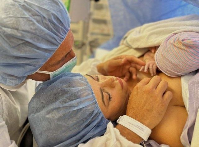 «Добро пожаловать в наш мир, малышка»: Дженна Дуан стала многодетной мамой