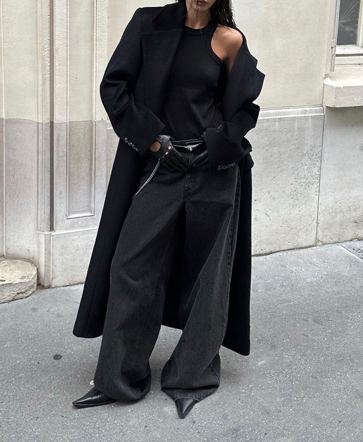 Какие джинсы носить в 2024 году? Собрали главные тренды