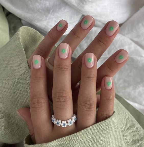 10 идей маникюра в стиле теннискор