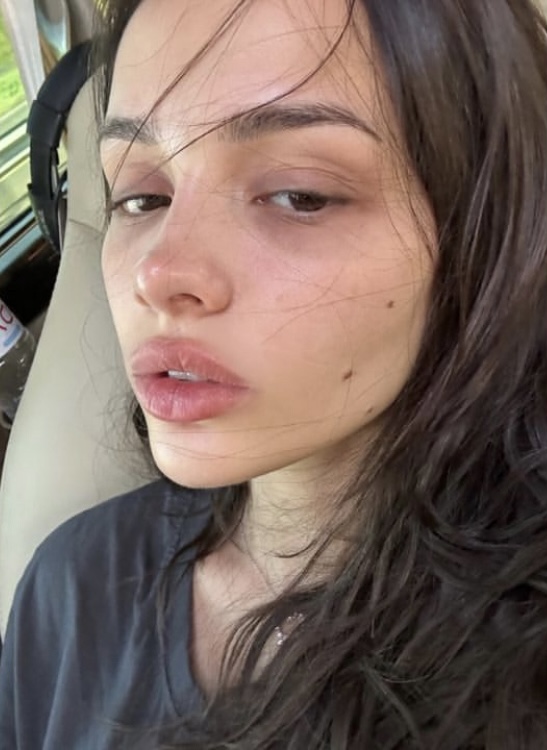 Ничего лишнего: Валя Карнавал показала себя без макияжа