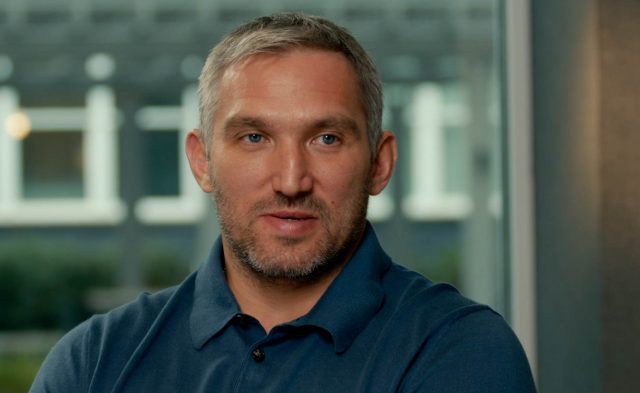 Редкое фото: Анастасия Шубская показала Александра Овечкина с сыном у бассейна