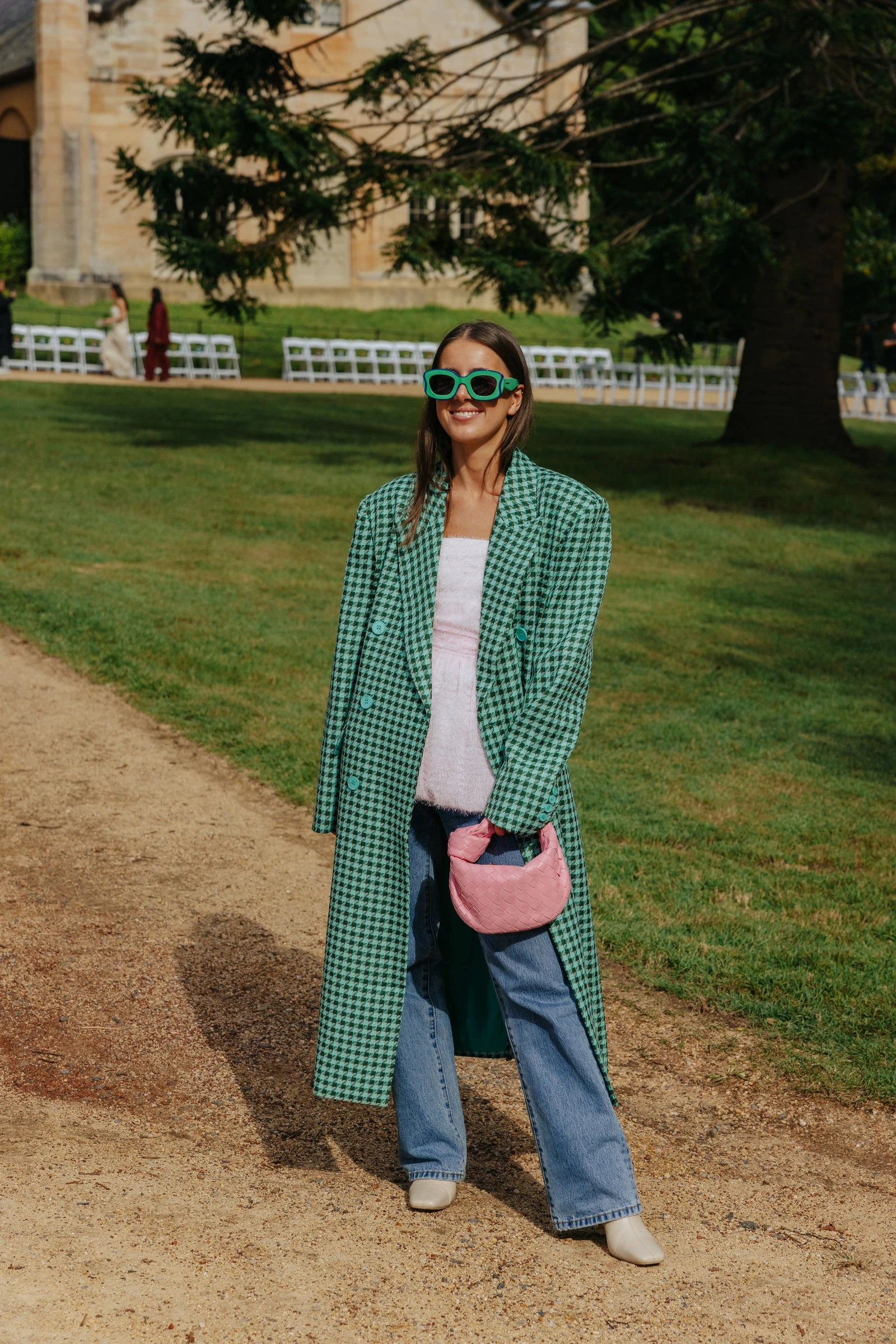 3 способа носить розовую сумку в этом сезоне