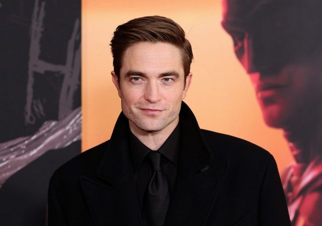 «Заставляет чувствовать себя старым»: Роберт Паттинсон поделился впечатлениями об отцовстве