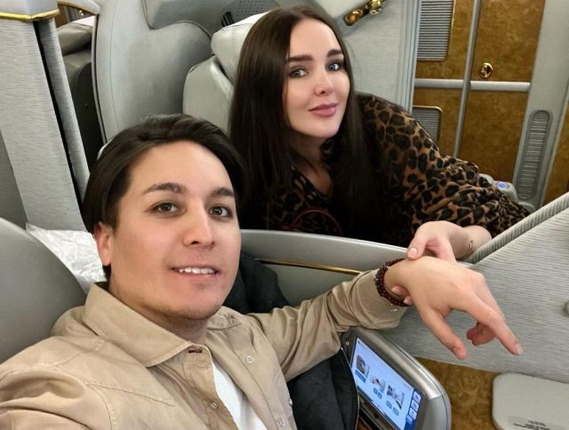 Жена Тимура Хайдарова раскрыла имя третьей дочери и показала фигуру после родов