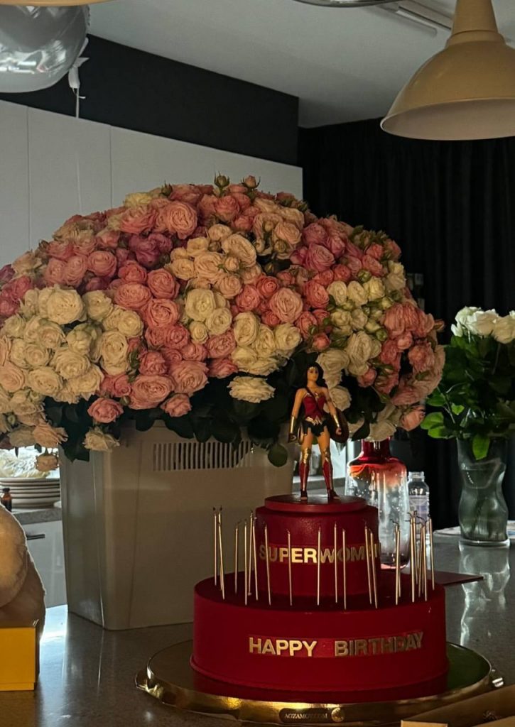 Александр Петров трогательно поздравил жену с 23-летием