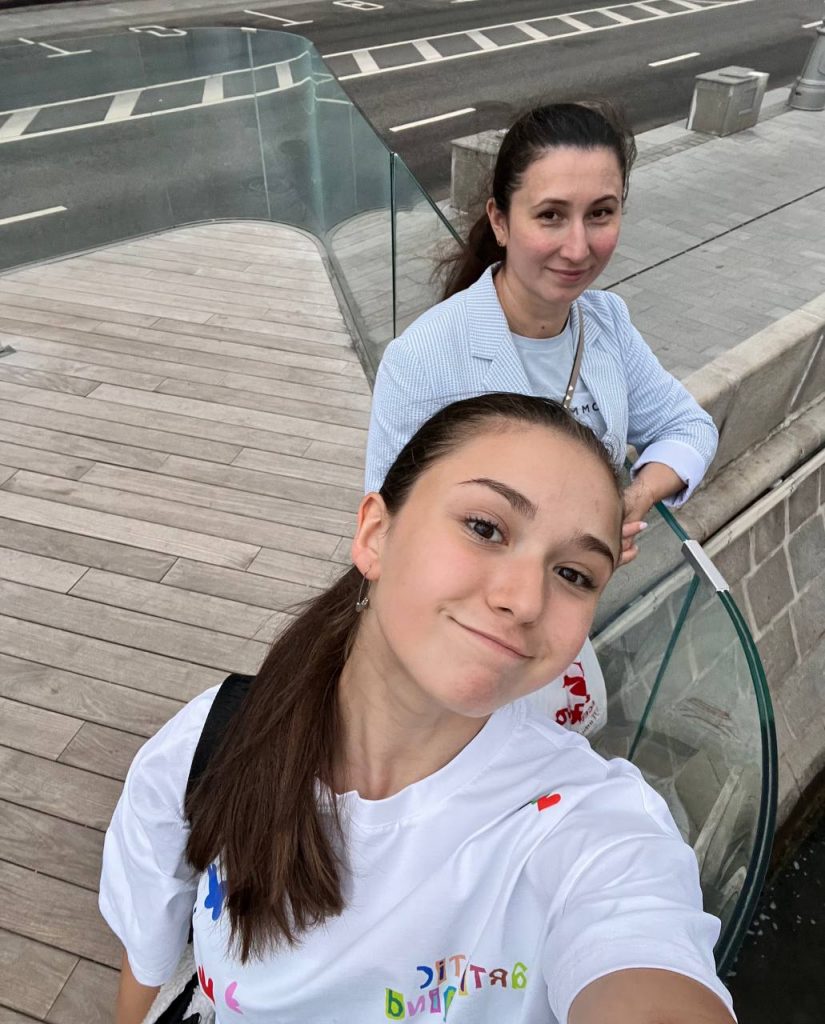 Камила Валиева резко отреагировала на интервью отца: «Только мама воспитывала меня!»