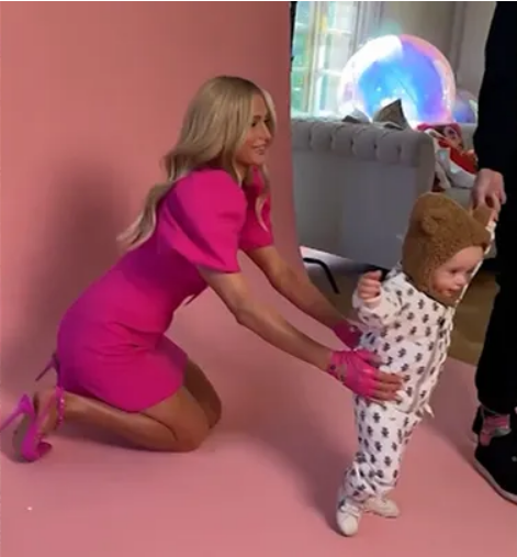 Пэрис Хилтон показала первые шаги сына Феникса