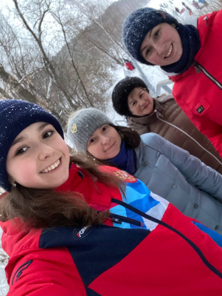 Камила Валиева резко отреагировала на интервью отца: «Только мама воспитывала меня!»