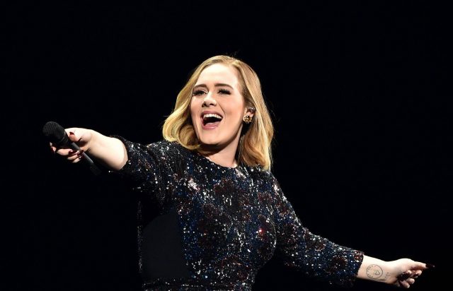 Адель тайно учит иностранный язык, чтобы покорить поклонников