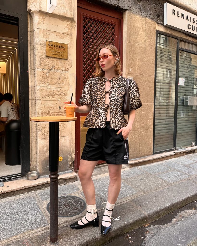 Что носить девушкам с маленькой грудью: 7 трендовых приемов, которые стоит взять на заметку