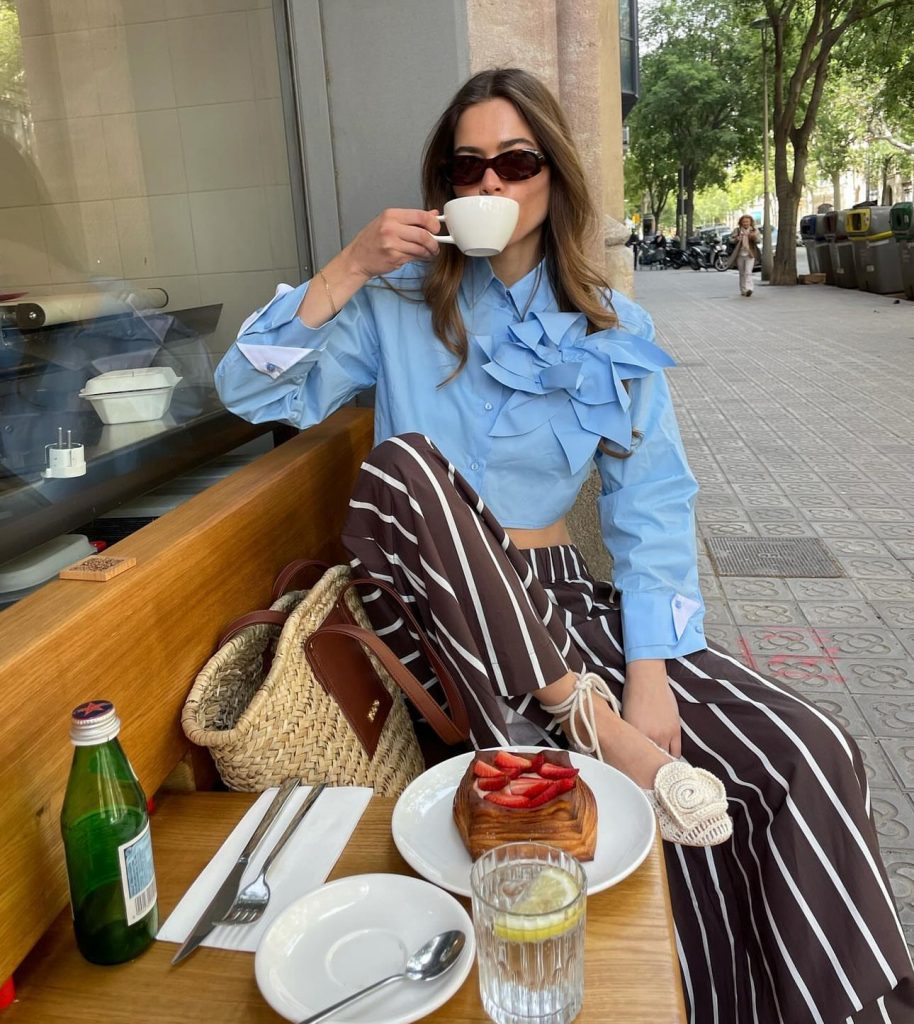 Что носить девушкам с маленькой грудью: 7 трендовых приемов, которые стоит взять на заметку