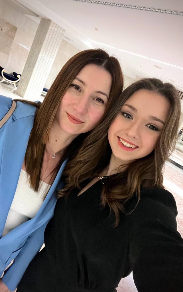 Камила Валиева резко отреагировала на интервью отца: «Только мама воспитывала меня!»