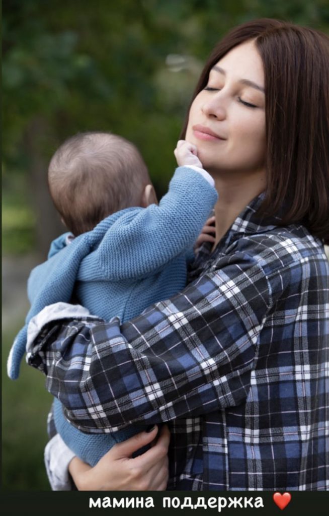Равшана Куркова с мамой вышла в свет: «Гены пальцем не задавишь»