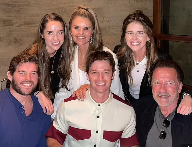 Сын Арнольда Шварценеггера поздравил отца с 77-летием ироничной шуткой