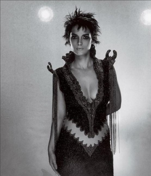 Вайнона Райдер поймала Кендалл Дженнер на обмане по поводу винтажного платья для Met Gala