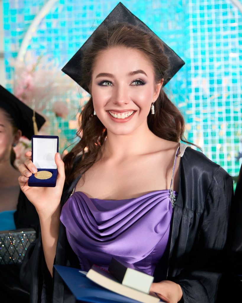 Как выглядит 17-летняя дочь Юлии Началовой, окончившая в этом году школу