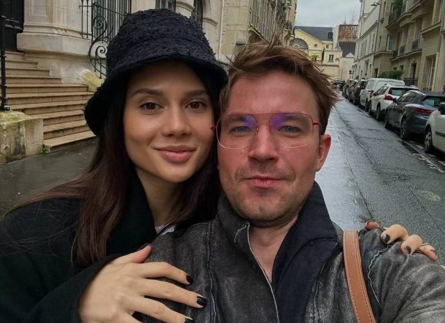 Молодая жена Александра Петрова поделилась чувственными фото