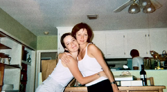 Звезда «Зачарованных» Холли Мари Комбс рассказала о прощальных словах Шеннен Доэрти: «Обещала преследовать меня»