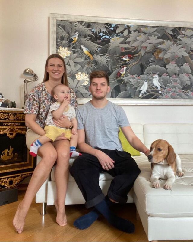 Андрей Максимов с женой Софией и сыном. Фото: социальные сети