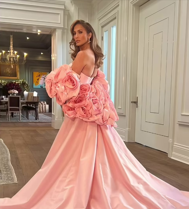 Дженнифер Лопес и Бен Аффлек распродают антиквариат из своего особняка