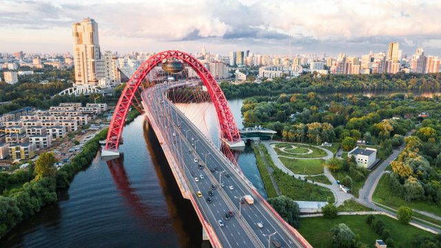Купить «кусочек Москвы» стало реально: на маркетплейсах продают столичный асфальт