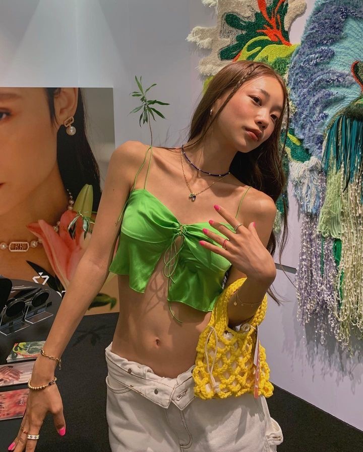 Просто добавь зеленого: как составить образ с главным цветом сезона? Вот стильные идеи