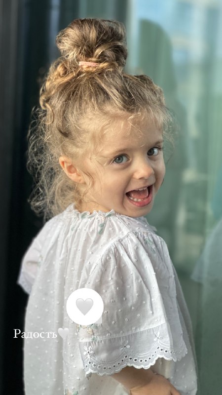 Алекса поделилась редким фото двухлетней дочери