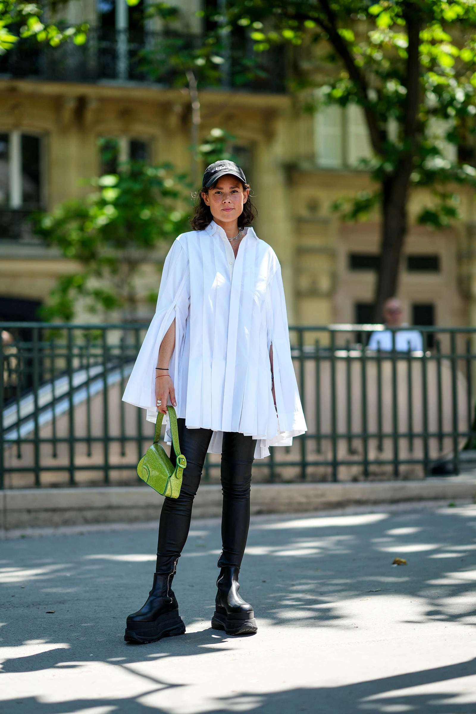 Streetstyle: 6 способов носить леггинсы и ботильоны в этом сезоне