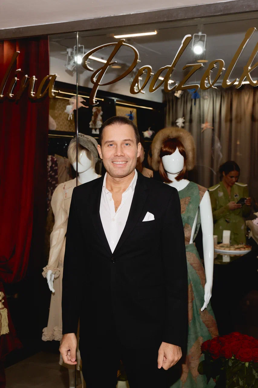 Константин Андрикопулос, Катя Гусева, Даниил Федоров и другие звезды на презентации новой коллекции дизайнера Галины Подзолко.